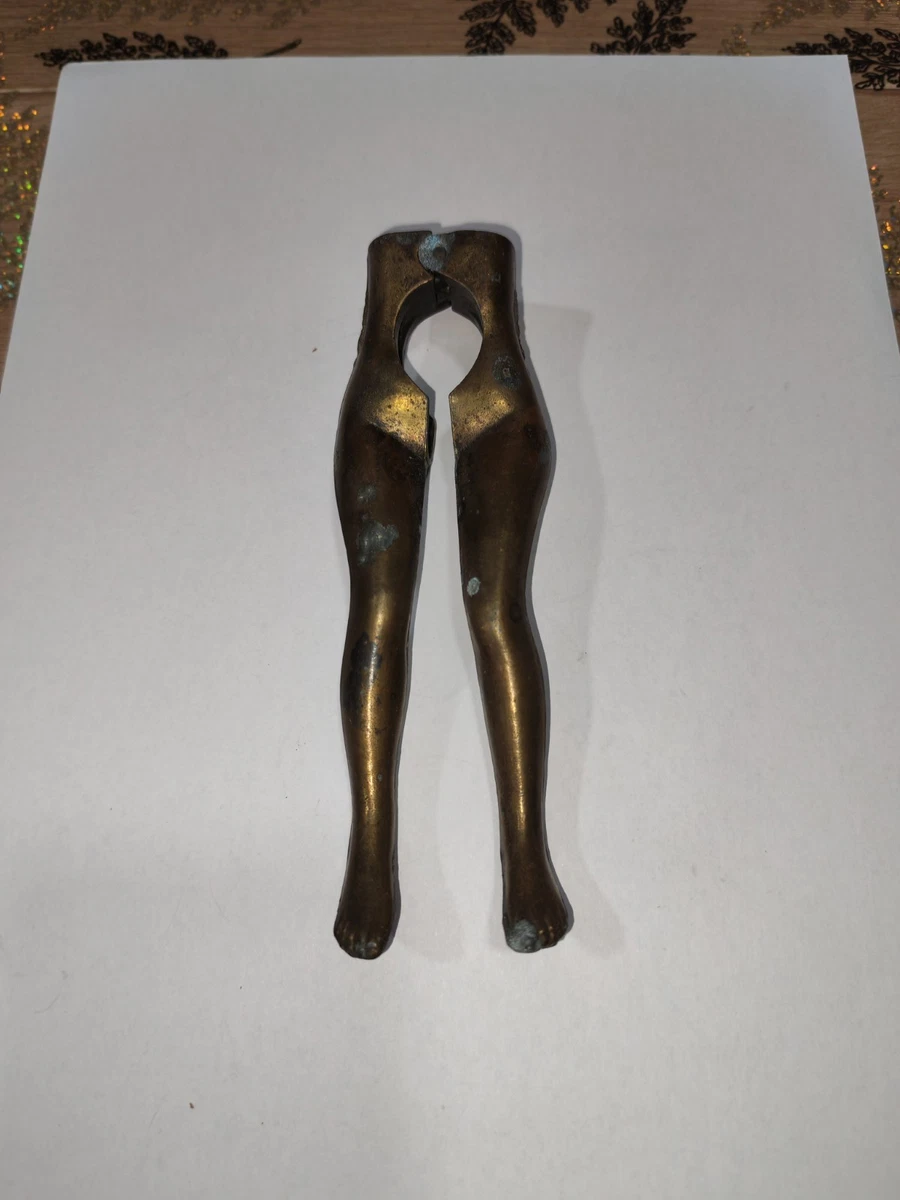 Ancien casse noix noisette en bronze erotique collection vitrine TBE