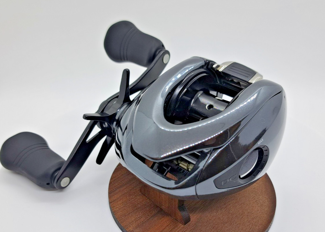Mint Shimano 18 Antares DC MD XG  Right-handle  baitcasting reel from Japan