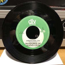 Los Invasores De Nuevo Le n 1994 45 RPM Embargame A Mi / Lo Poquito Que Me Queda