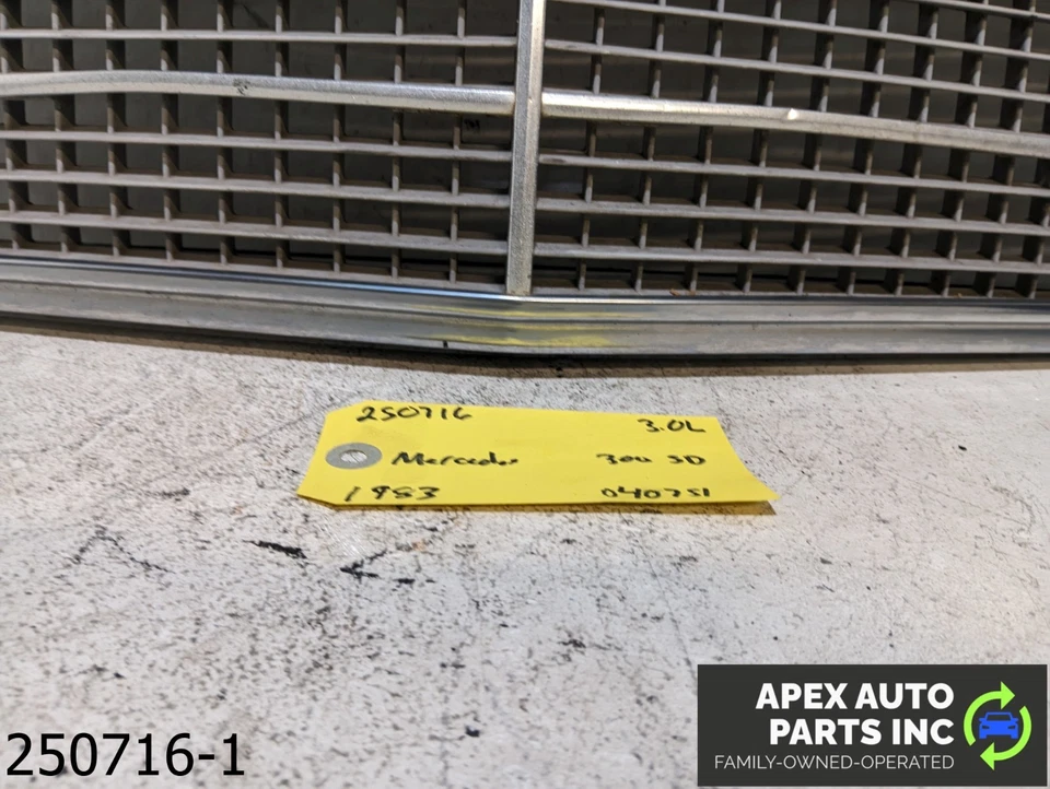OEM 1981-1985 Mercedes 300SD 3.0L  Hood Radiator Grille Grill Chrome - Image 2 of 4