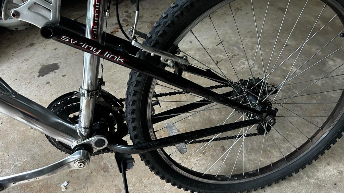 Mongoose XR-200 Mountain Bike With Suspension