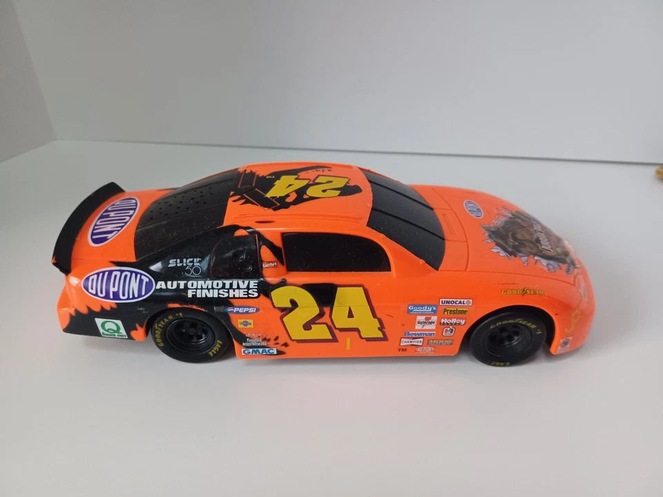 Dupont Jurassic Park 1997 coche acción #24 Jeff Gordon Rumble And Roar FUNCIONA Foto 4 de 4
