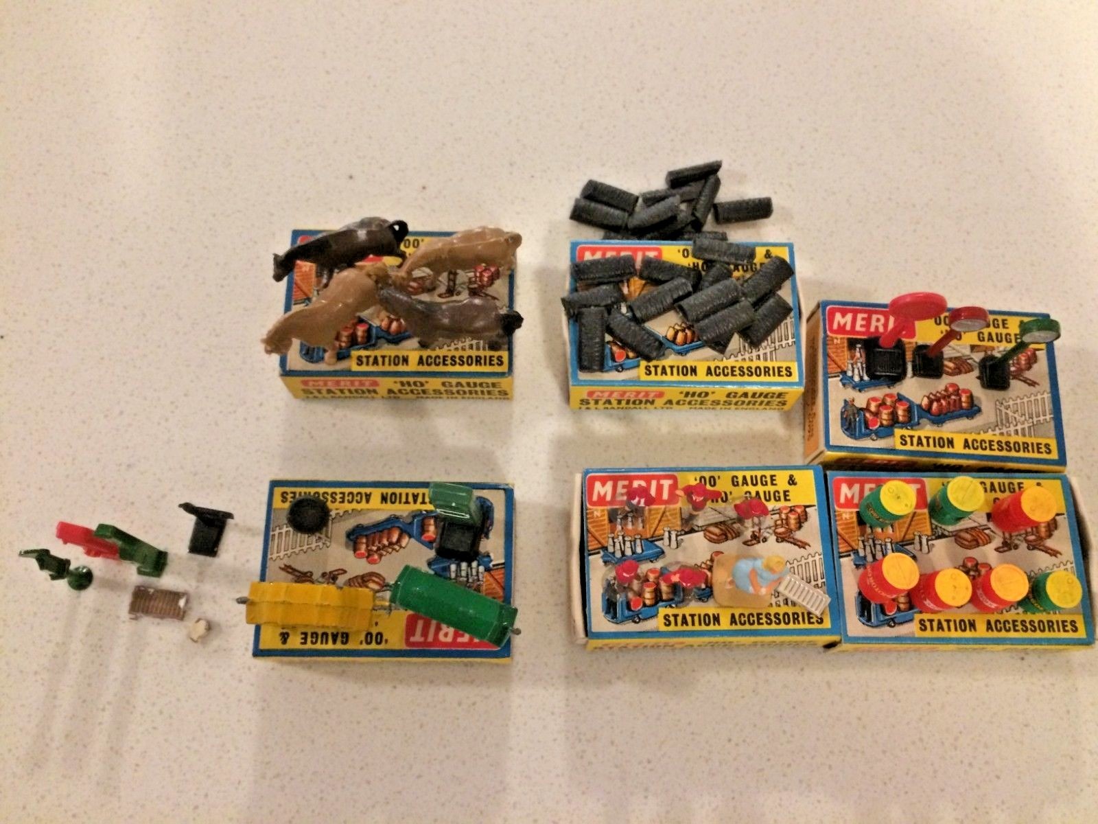 6 Merit 00 & HO Gauge Station Accessories eBay