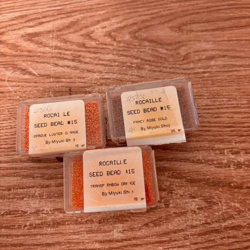 Rocaille Seed Bead #15 Lust Orange, Fancy Rose Gold, Trans Rnbow Orange In Box - 第 1/5 張圖片