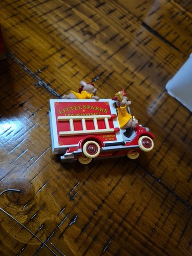 Vintage Four-Alarm Friends Druckguss Feuerwehrauto Weihnachtsschmuck Mäuse - Bild 6 von 10