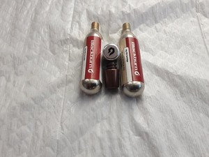 Blackburn CO2 Thread-On Bike Inflator Black Wayside & 2 CO2 Cartridges