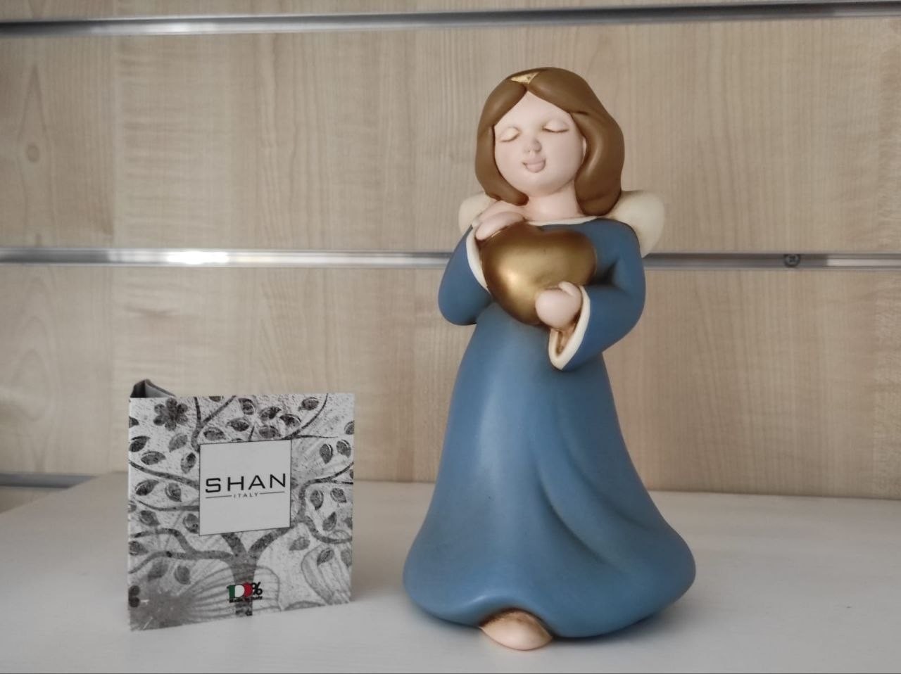 Shan Angelo Blu Con Cuore Ceramica Cm 21 arte sacra regalo