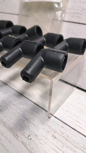 Socket Style 90-Degree Distributor and Coil Spark Plug Boot and Terminal Kit,... - Foto 7 di 9