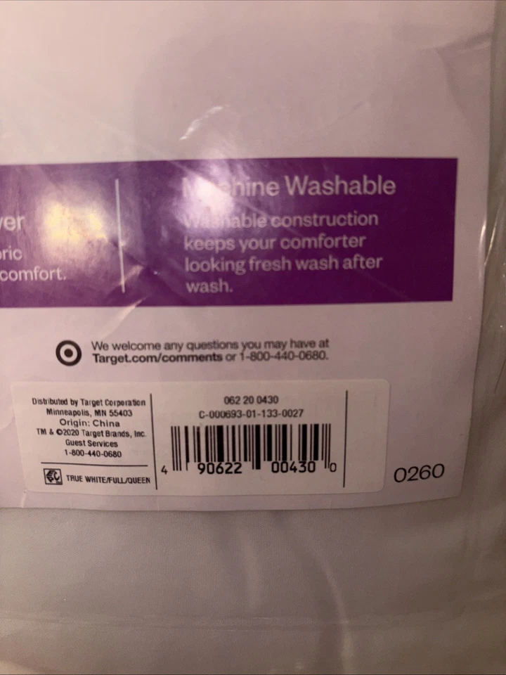 Room Essentials Down Alternative Comforter King Size White  108in x 94in - Image 4 of 4