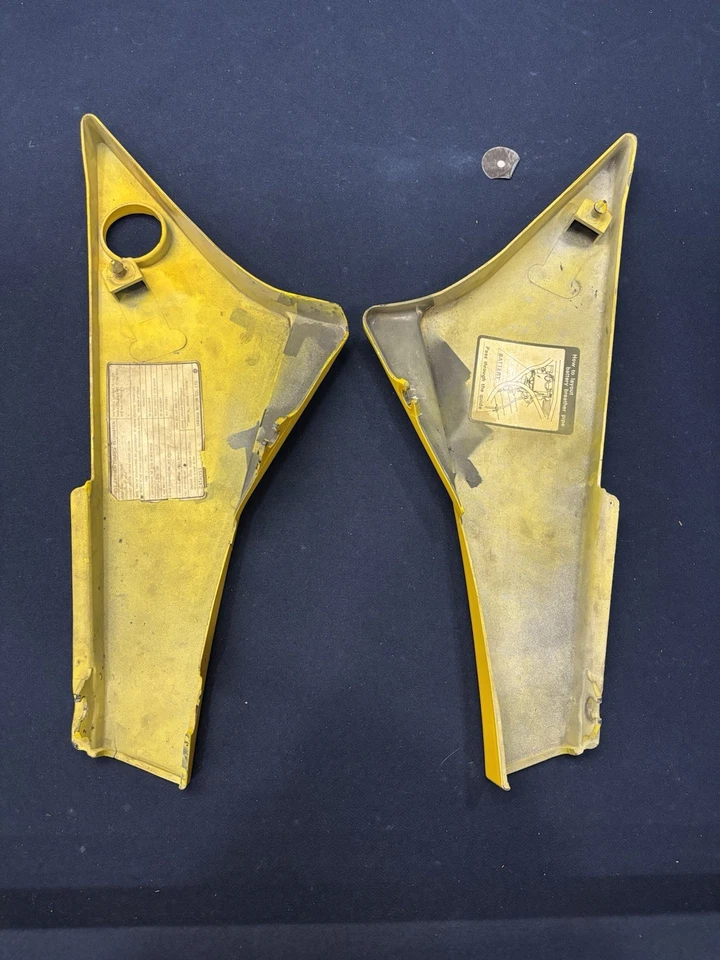 Conjunto de Painel Lateral Yamaha RZ350 1984-1985 Usado FRETE GRÁTIS - Imagem 2 de 4