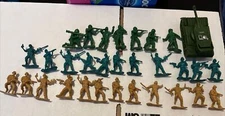 Lot Of 30 Jaru Army Men Multiple Colors With Tank