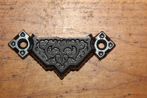 Antique Victorian Cast Iron Detailed Bin Apothecary Cupboard Drawer Pull L-84 - Picture 1 of 6