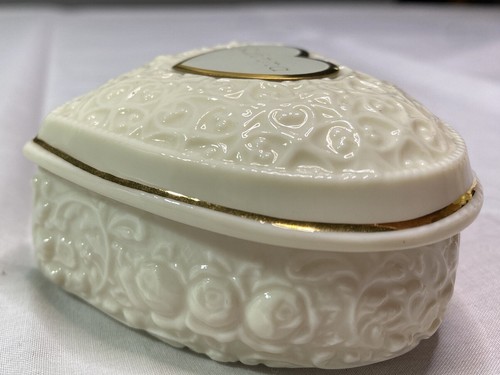 Porcelain Heart Shaped Trinket Box Cream Color Trimmed In Gold Monogram Johnna - Picture 10 of 11