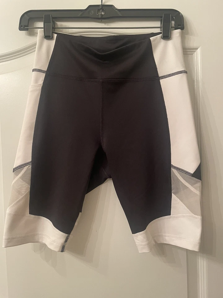 FILA SPORT TRU-DRY HIGH RISE BLACK & WHITE YOGA EXERCISE SHORTS - SIZE SMALL - Image 2 of 4