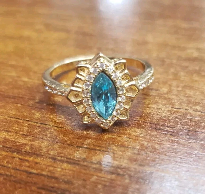 Anillo para mujer de moda con pavé de halo azul aguamarina circonita cúbica tono dorado talla 8/9 Foto 2 de 4