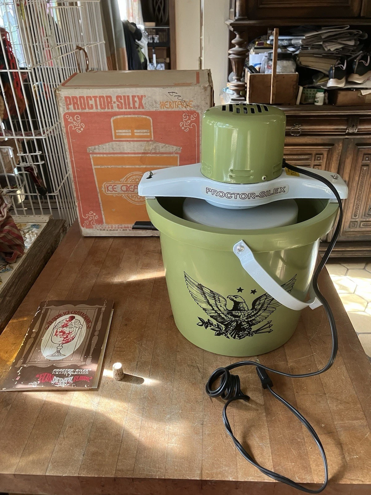 Vtg 1974 Proctor Silex Ice Cream Freezer F001A 4 Qt. Electric 4th of July Eagle