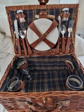 Picnic Basket Rattan with Real Plates. Set for 4.