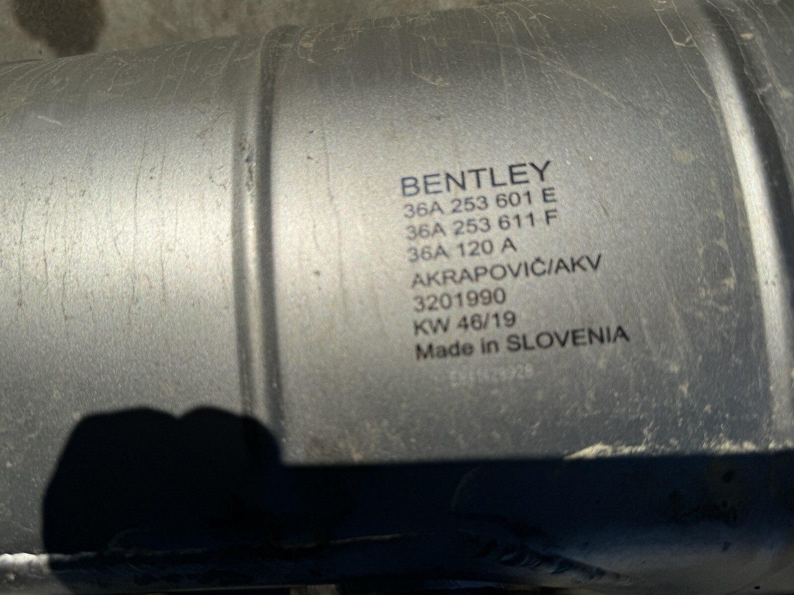 OEM Bentley Bentayga Akrapovic titanium Sport Exhaust Muffler 36A253601E