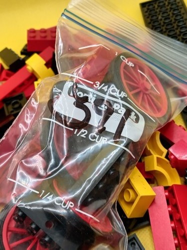 Vintage Lego 1913 Cadillac # 390 No Box, No Manual , 1975 - Picture 4 of 10