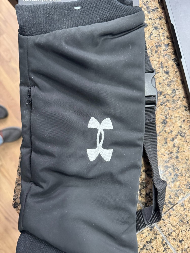 Under Armour Undeniable Handwarmer OSFA in Black White