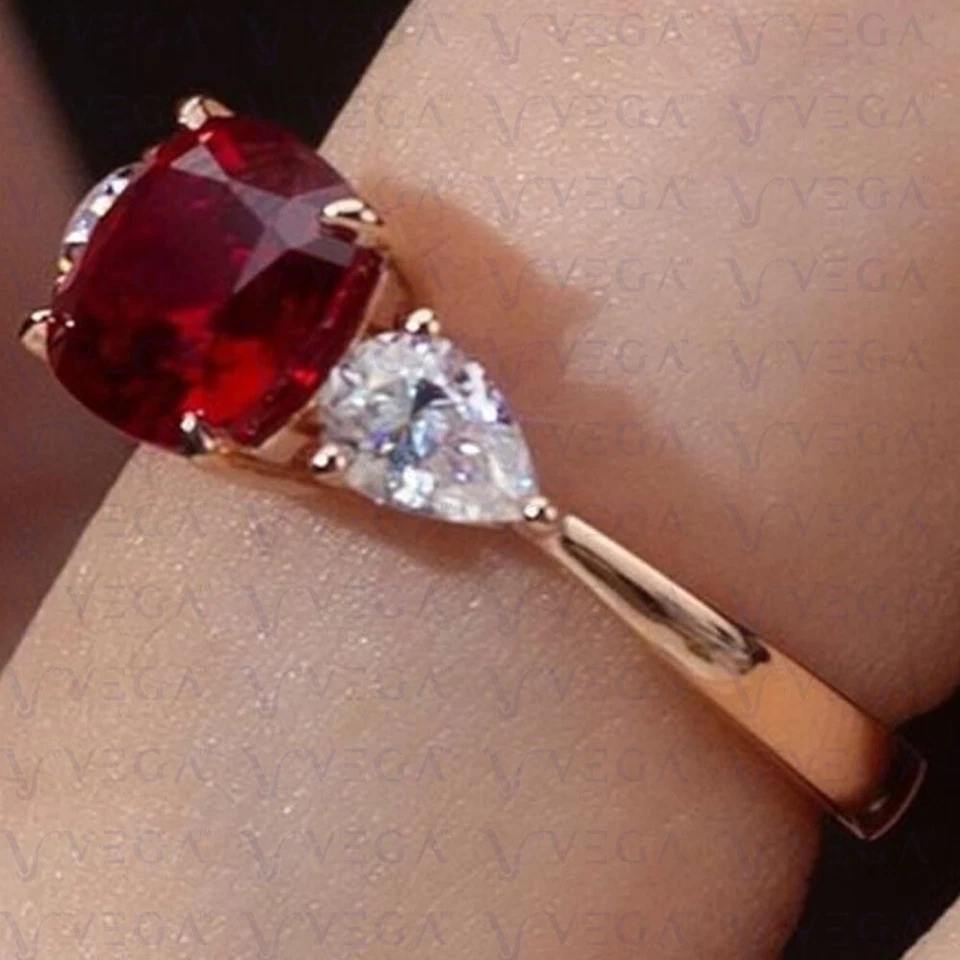 Anillo de compromiso de diamantes y rubíes naturales de corte cojín de 2,50 quilates de oro rosa macizo de 14 quilates Foto 3 de 4