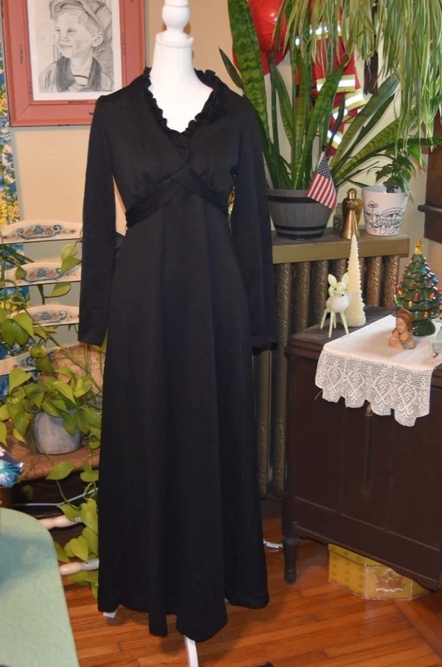 Maxi Vestido Negro Vintage Años 70 Cintura Imperio Manga Larga Lazo Espalda Negro Talla Mediana Foto 2 de 4