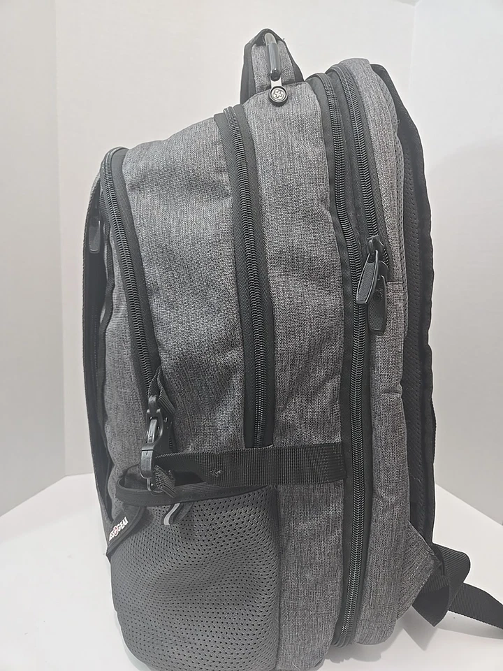 Mochila para portátil Swiss Gear Airflow negra ligeramente usada Foto 4 de 4