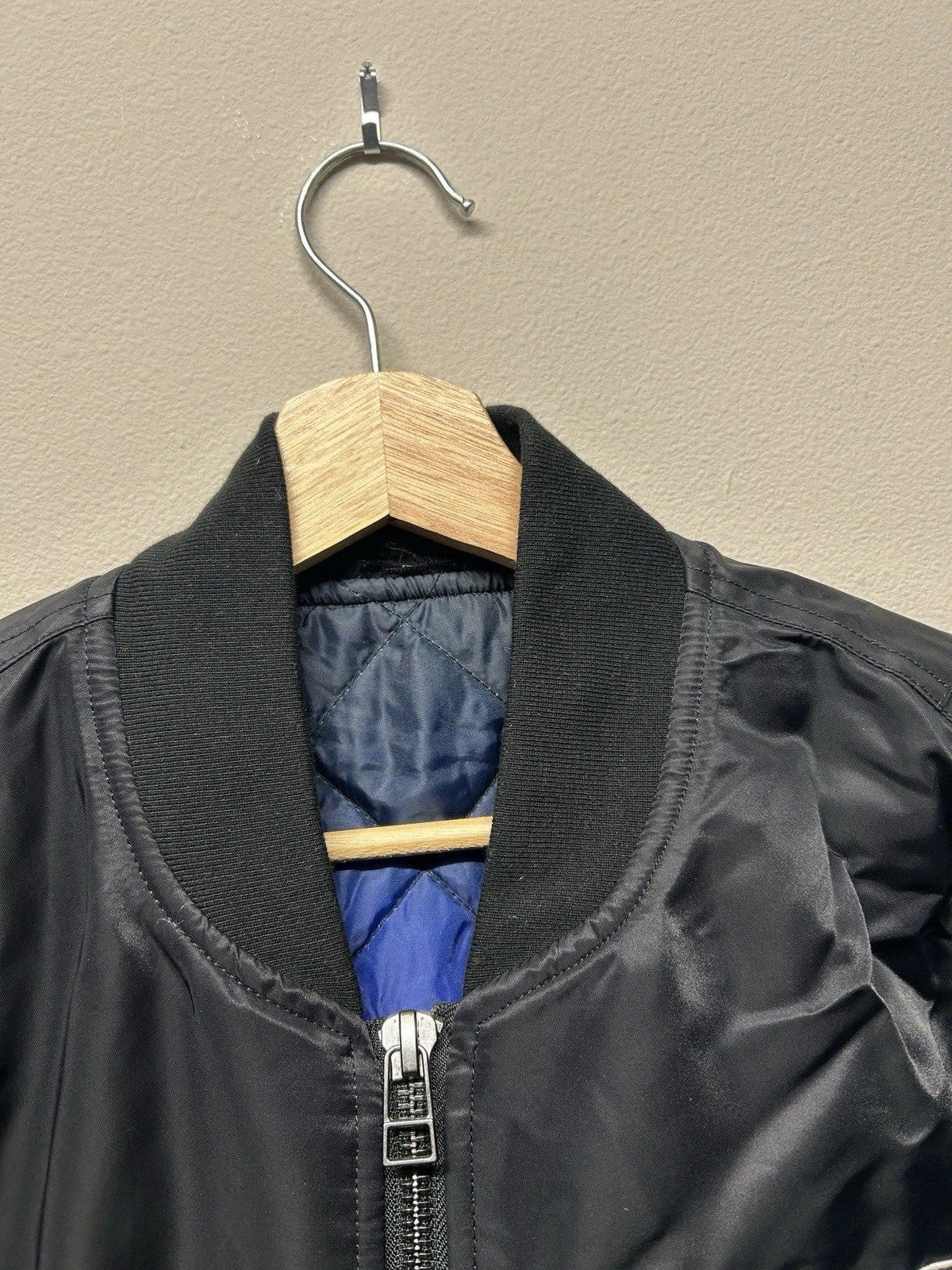 LEAGUE OF LEGENDS 2023 World Championships Korea Staff Bomber Jacket Large Riot image 8