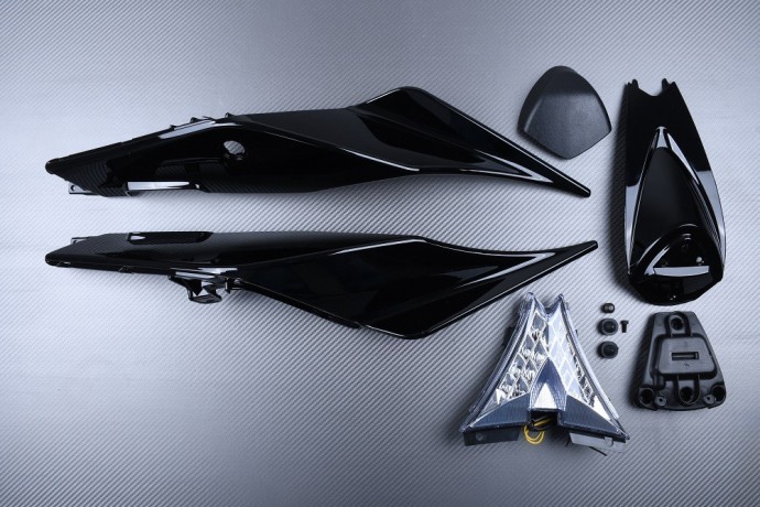Coque arrière noire et feu clair pour Aprilia RSV4 1100 2019 ABS