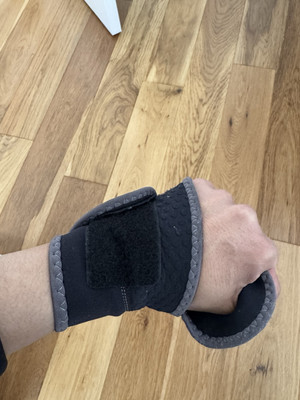 Nike Wrist And Thumb Wrap Support Black UK