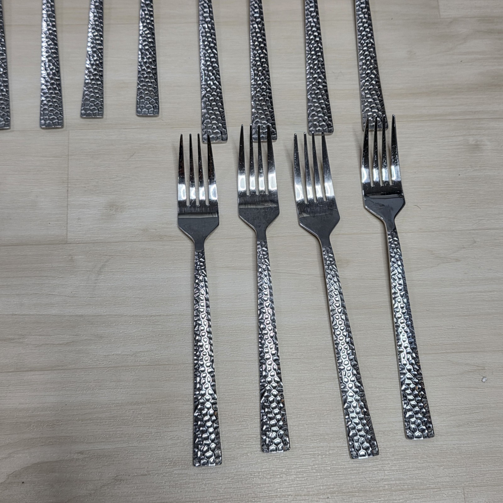 36 Piece 18/0 Stainless Hammered Look Flatware Forks Spoons Knives