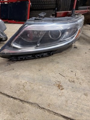 2014 Kia Sorento Left Driver LH Side Headlight Halogen Oem