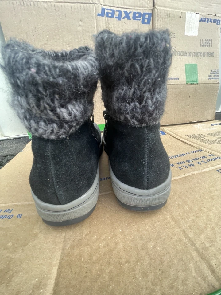 Botines impermeables Baretraps Danna en color negro con puño de punto. Mujer Talla 6.5 Foto 3 de 4