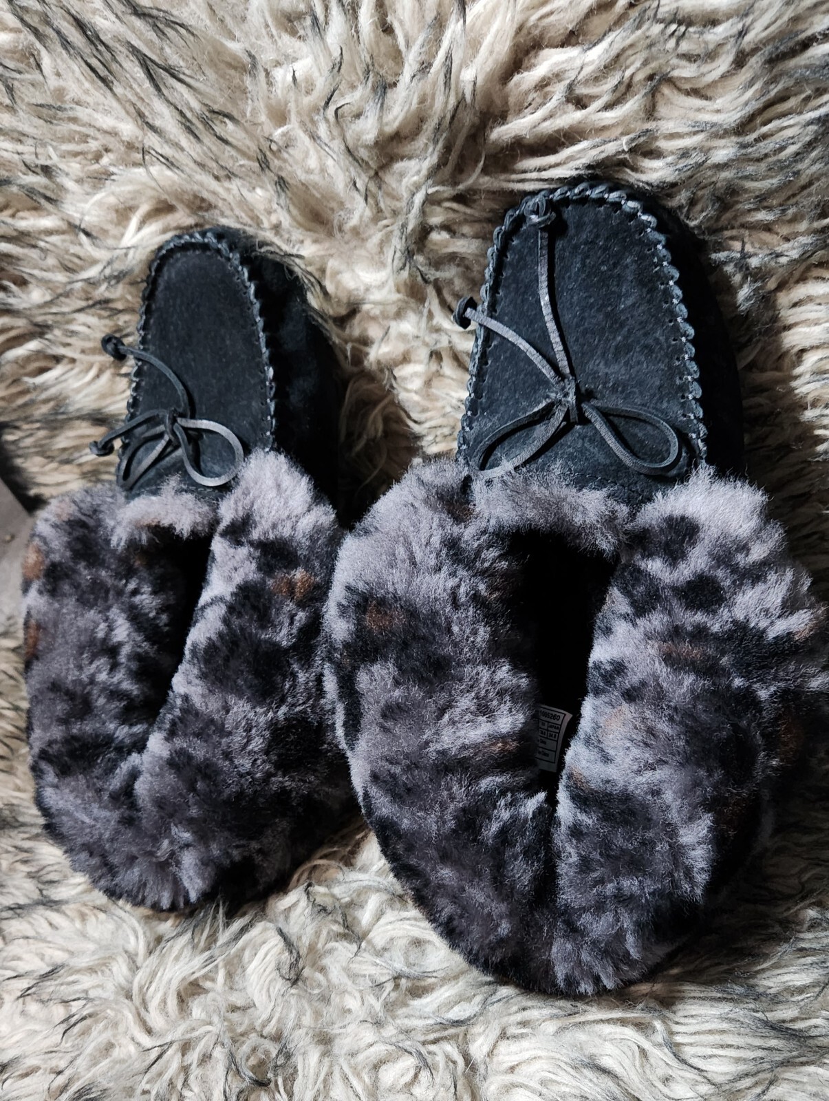 UGG Alena Slippers, Size 7 (RARE!) image 9
