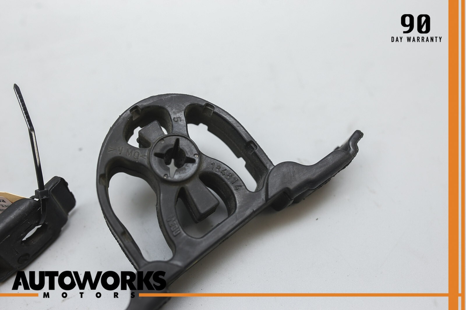 05-08 Maserati Quattroporte M139 Exhaust Hanger Rubber Mount Bracket Set OEM
