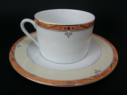 TASSE A THE + SOUCOUPE