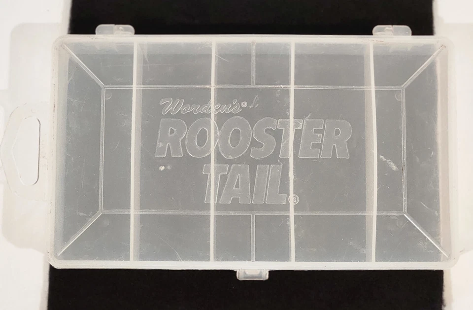 Plano Fishing Lure Box Wordens Rooster Tail Stowaway 5 Compartment USA Made 3449 — 第 3/4 张图片