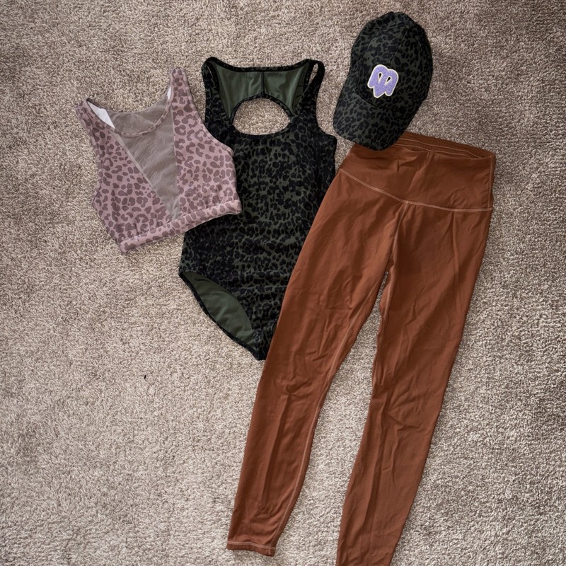 Varley Brand Lot Of 4 Leggings & Leopard Print Tops Doublesoft Athleisure XS