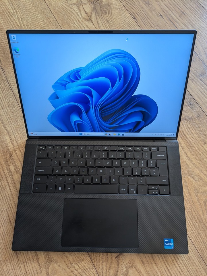 Dell XPS 15 9520 i7 12700H 2,3 GHz 16 GB RAM 512 GSSD 15,6" GeForce RTX 3050 Ti 737
