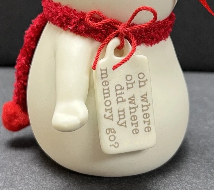Dept 56 Snowpiions muñeco de nieve adorno de Navidad Oh Where Did My Memory Go Foto 2 de 4