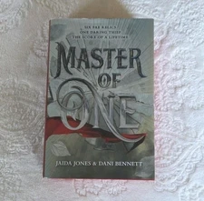 SIGNED Fairyloot Exclusive Master Of One by Jaida Jones & Dani Bennett HCDJ 