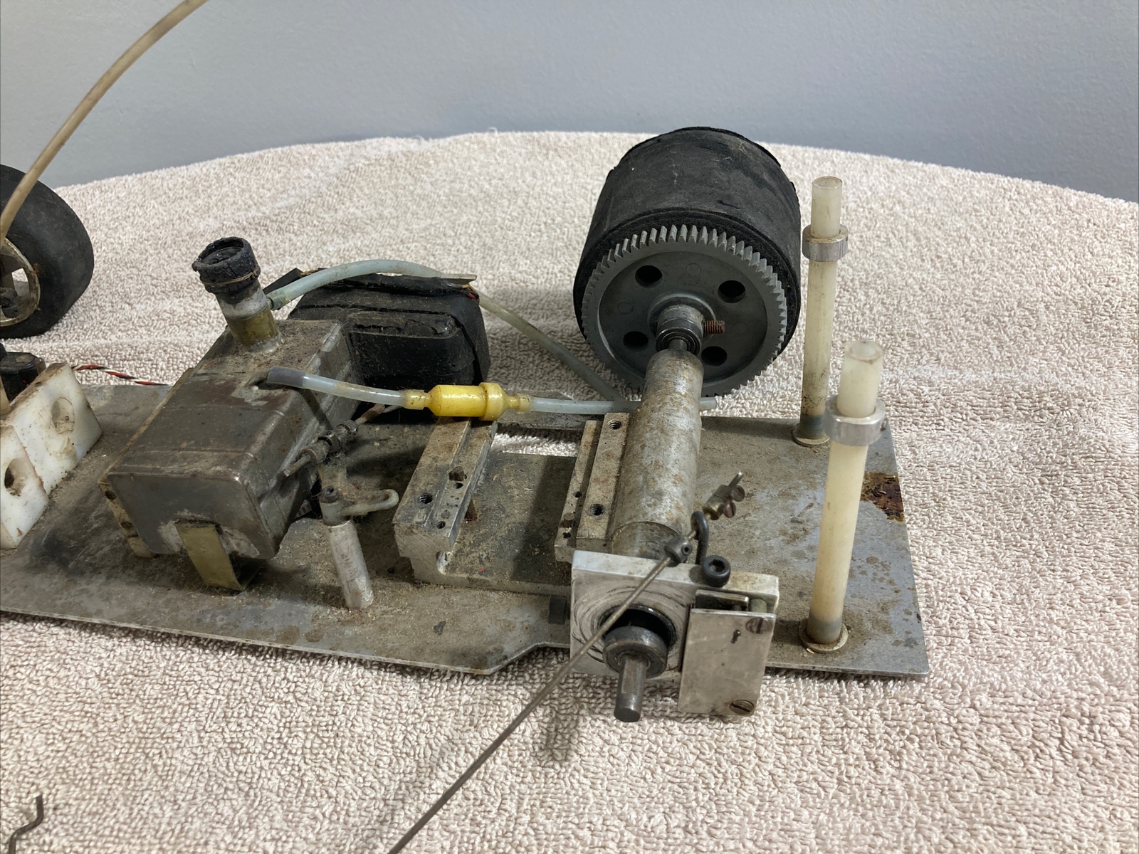 Lot 1 RARE VTG 18 RC Race Car Pan Kit LOLA Body Aluminum Chassis