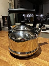 Le Creuset Stove-Top Kettle 2.1 Litre with whistle, in stainless steel.