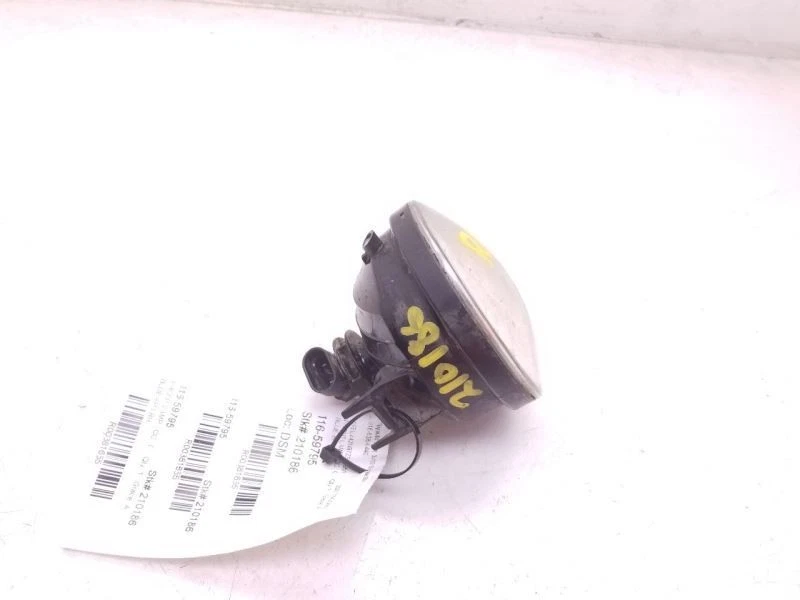 05-11 MONTAJE LUZ ANTINIEBLA DERECHA LADO PASAJERO TOYOTA TACOMA  Foto 3 de 4