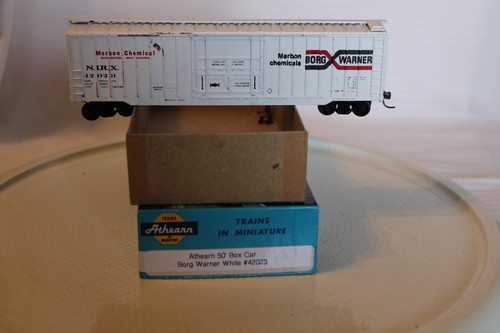 Athearn escala HO, coche de caja de 50', Borg-Warner, blanco, #42023 construido | Zustand: Used