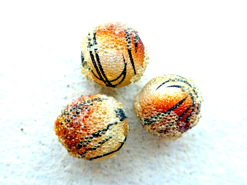 ANTIQUE 3 PCS ROUND TRADE BEADS W/ VERY NICE PATTERN