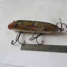 FISHING LURE UNKNOWN 3¾"  VINTAGE WOOD ORENO  BLACK, GREEN, WHITE.    WELL USED