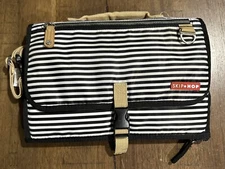 Pronto Skip Hop 2-In-1 Changing Station Diaper Clutch Black & White Stripes New!