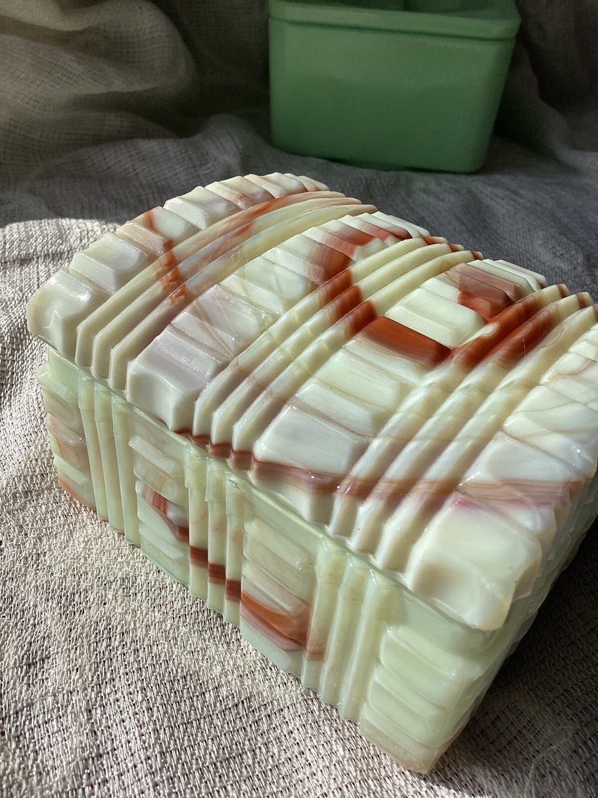 Rare VTG. Akro Agate No. 804 Treasure Trunk dusting powder jar Uranium