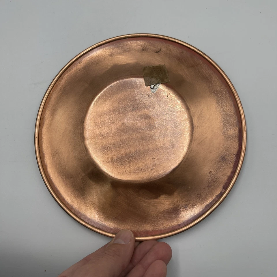 Bandeja artesanal grabada en cobre turca vintage de los años 40 hecha a mano Oriente Medio Foto 3 de 4